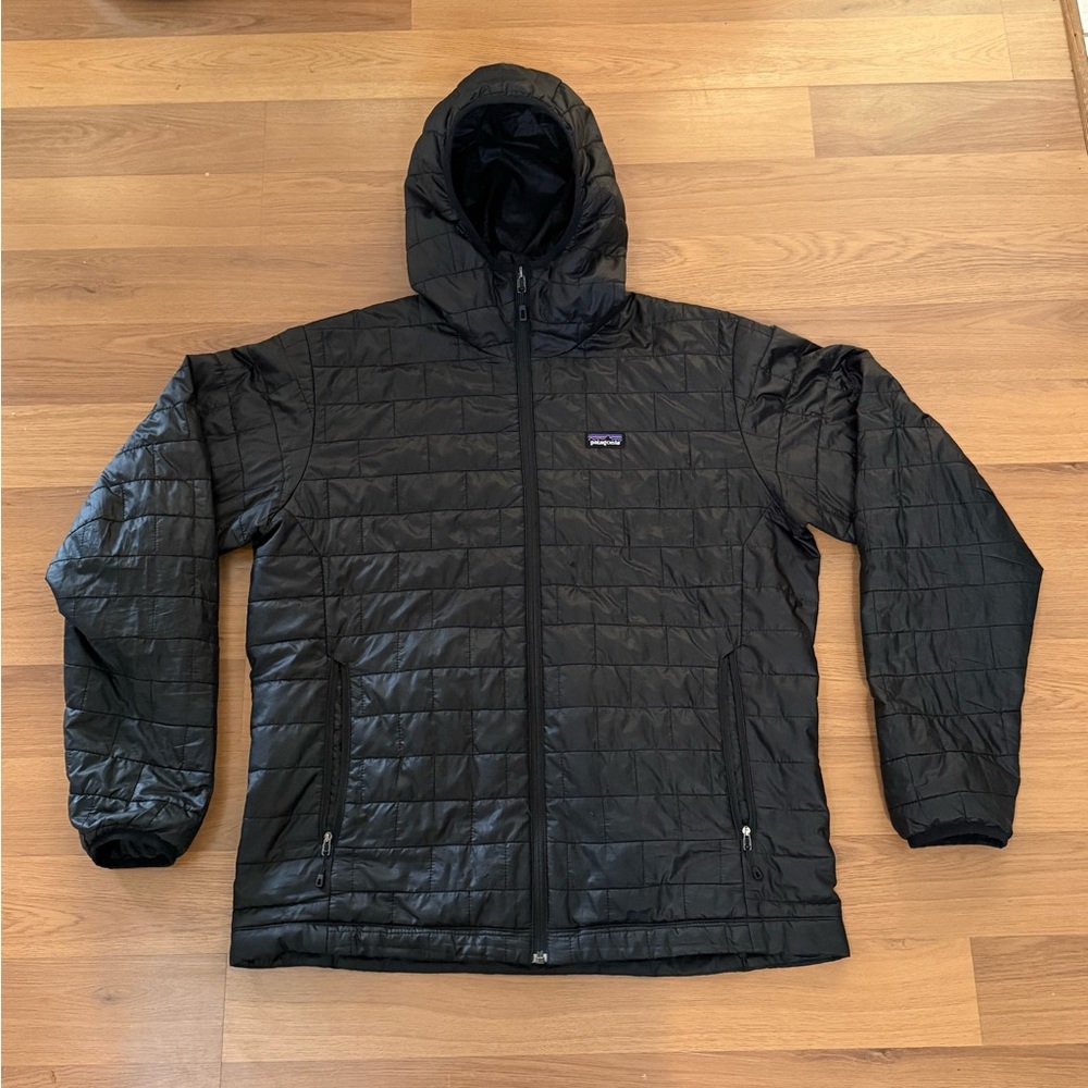 Patagonia Men's Black Hooded Puffer Jacket